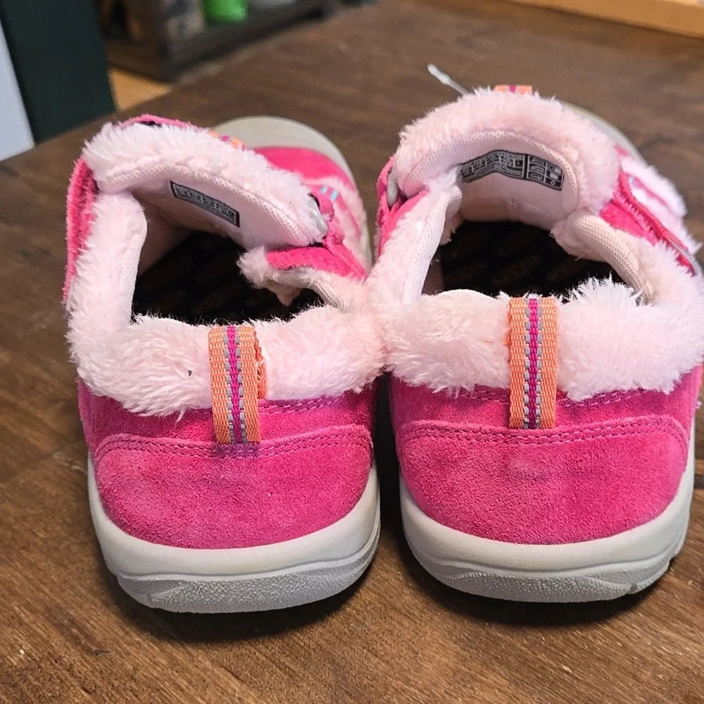 Pink Kids Keens Fruit Dove Ballet New Never Worn Kids Size 4